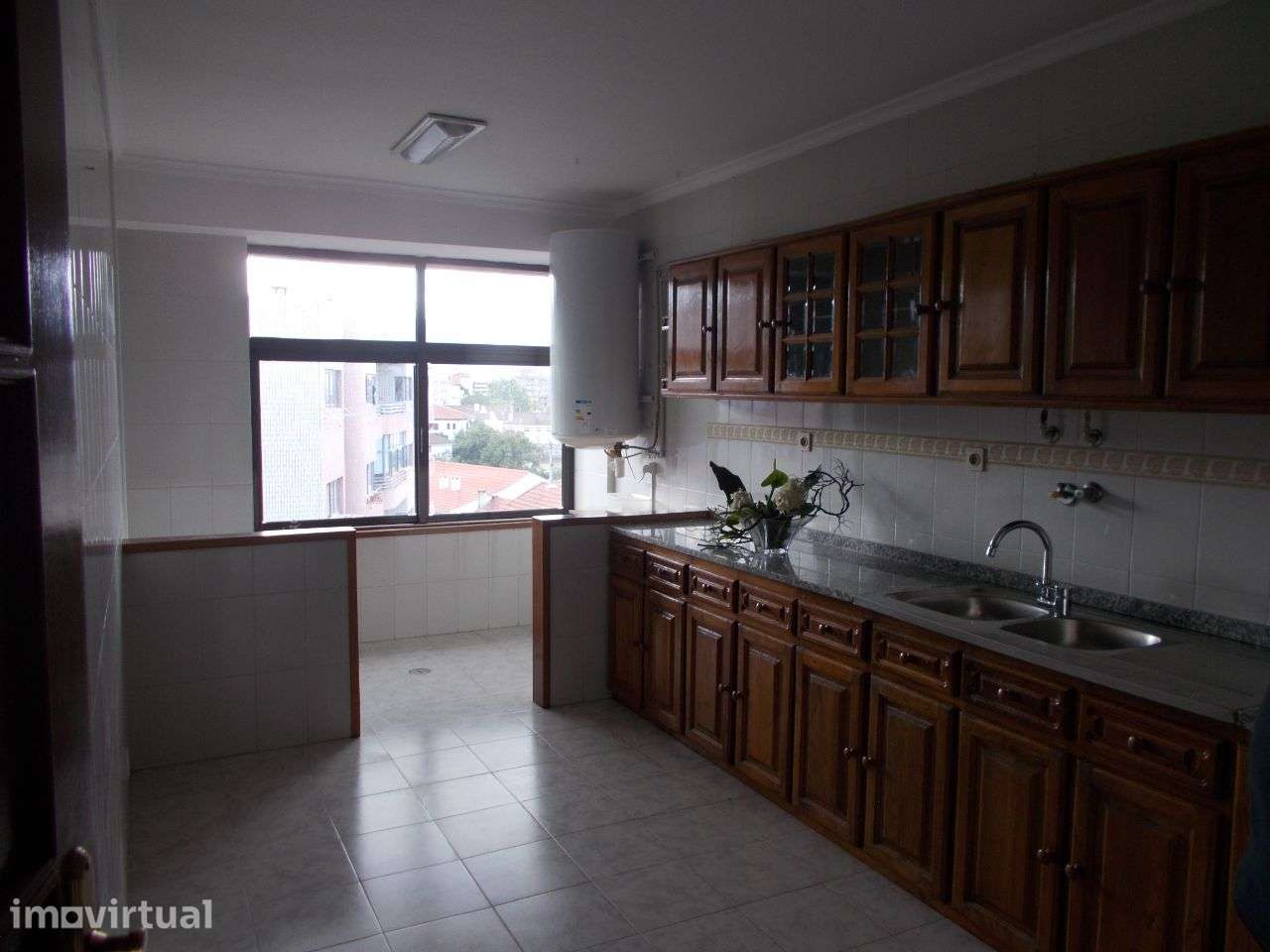 APARTAMENTO T2 COM GARAGEM 30 M2 - Grande imagem: 3/16