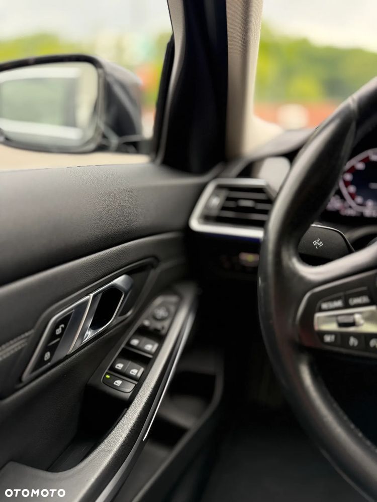 BMW Seria 3 320d Luxury Line - 25