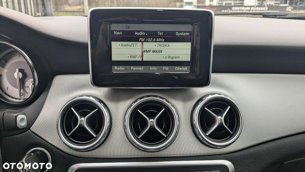 Mercedes-Benz GLA - 23