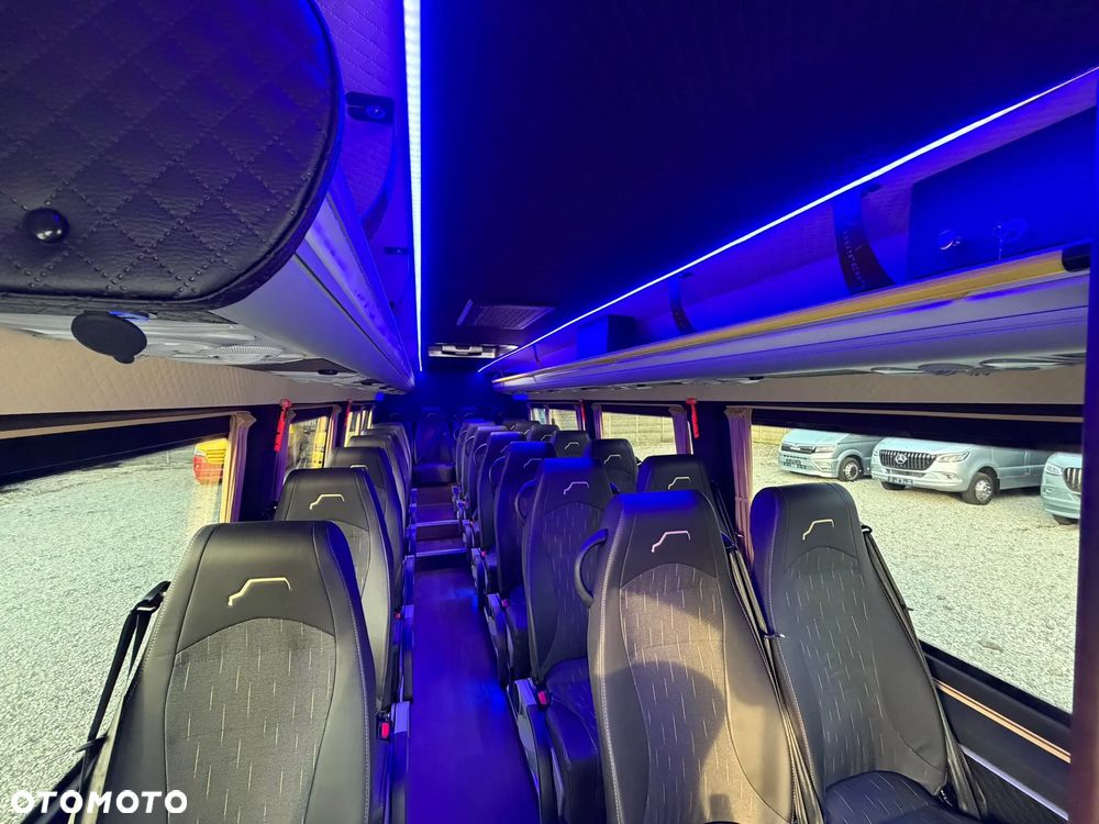 Mercedes-Benz Sprinter 519 - 32