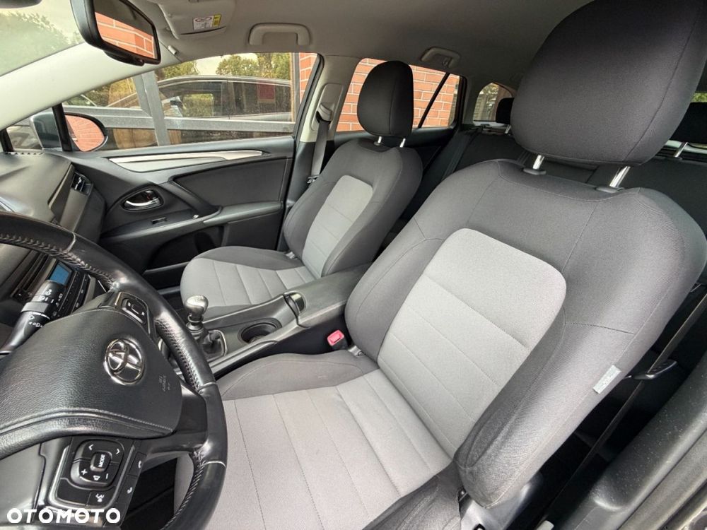 Toyota Avensis - 15
