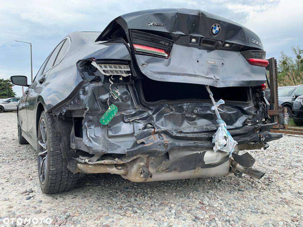 BMW Seria 3 330i xDrive - 11