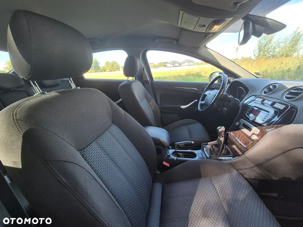 Ford Mondeo 2.0 Ghia X100 / X - 21