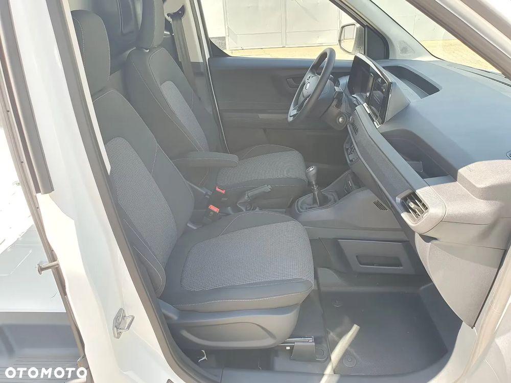 Ford Transit Courier - 13