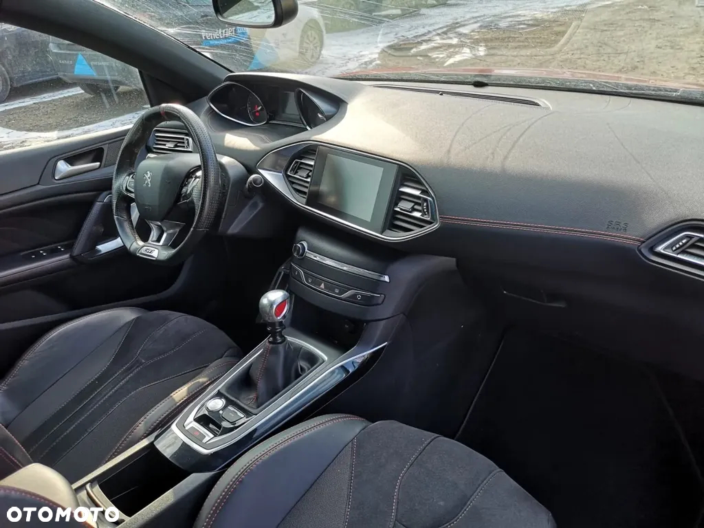 Peugeot 308 1.6 e-THP GTi by Sport S&S - 18