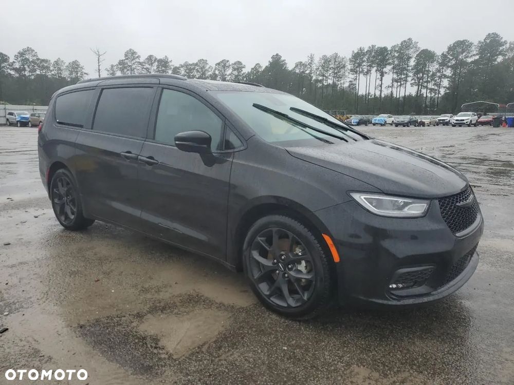 Chrysler Pacifica - 2