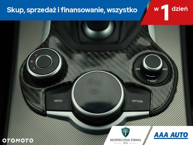 Alfa Romeo Stelvio - 17