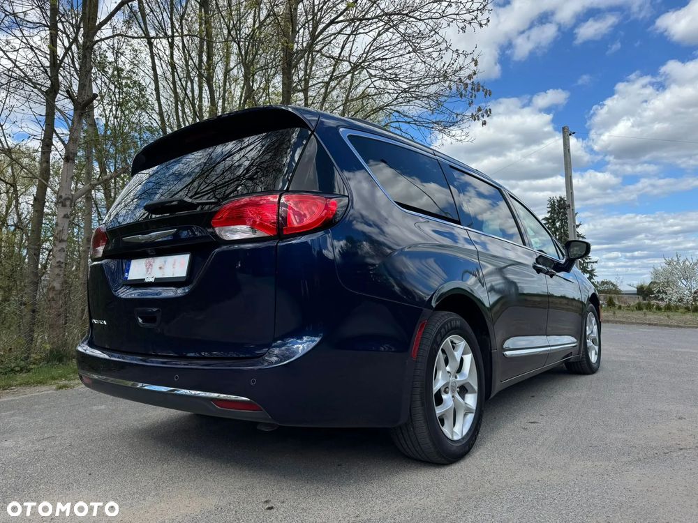 Chrysler Pacifica - 3