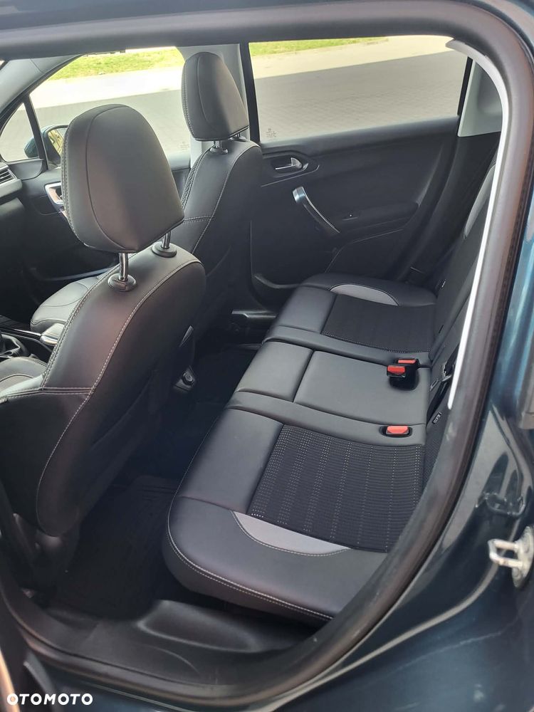 Peugeot 2008 BlueHDi 100 STOP & START Allure - 11