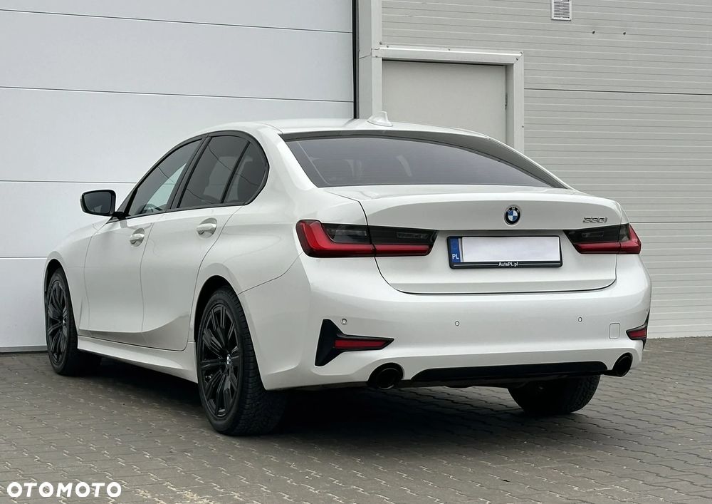 BMW Seria 3 330i Sport - 15