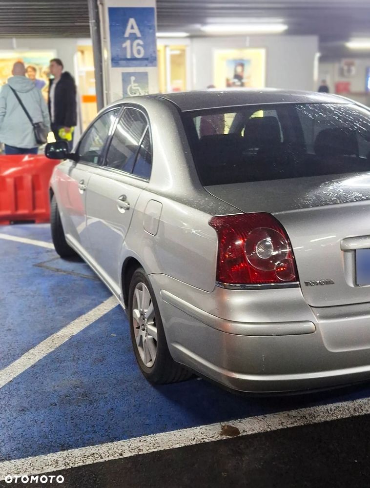 Toyota Avensis 2.0 VVT-i Sol Plus - 3