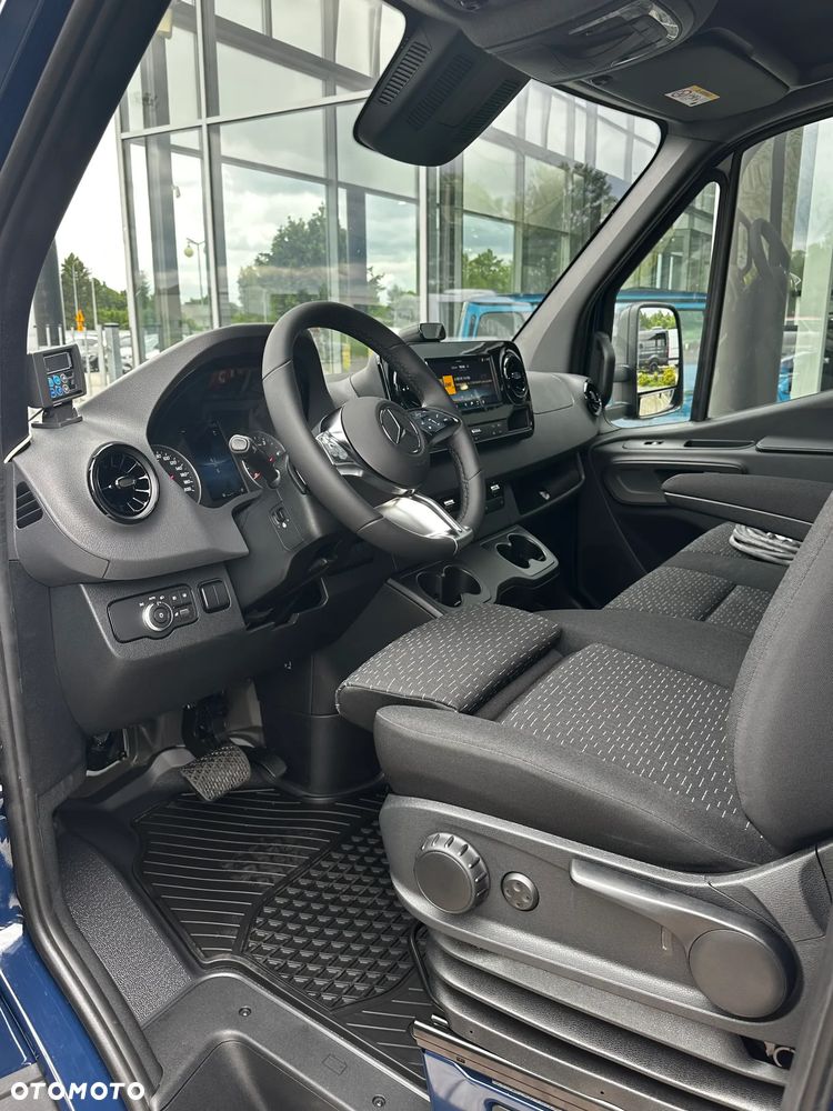 Mercedes-Benz Sprinter - 22