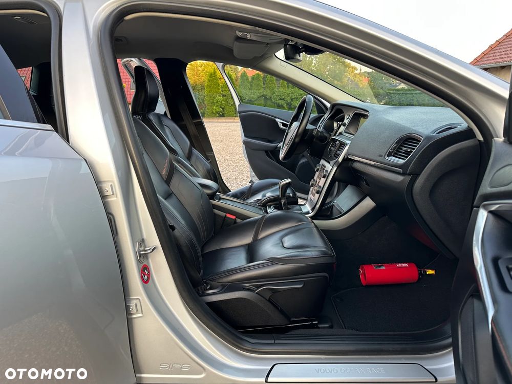 Volvo V40 Cross Country D2 Drive-E Ocean Race - 30