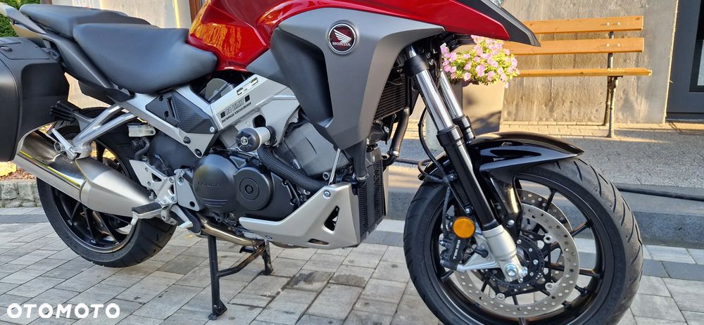 Honda VFR - 12