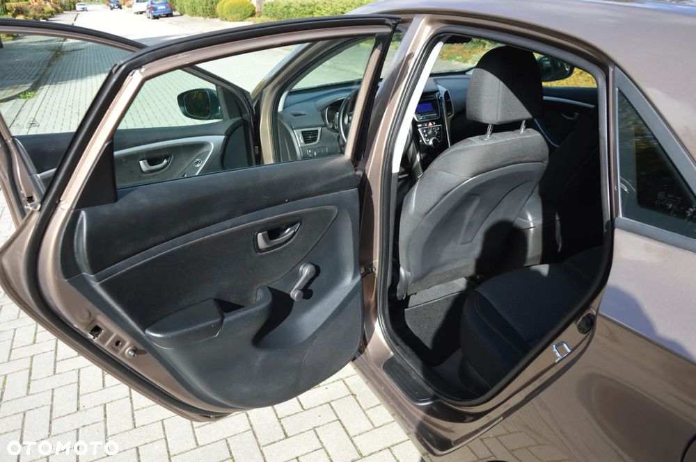 Hyundai i30 1.6 Comfort - 12