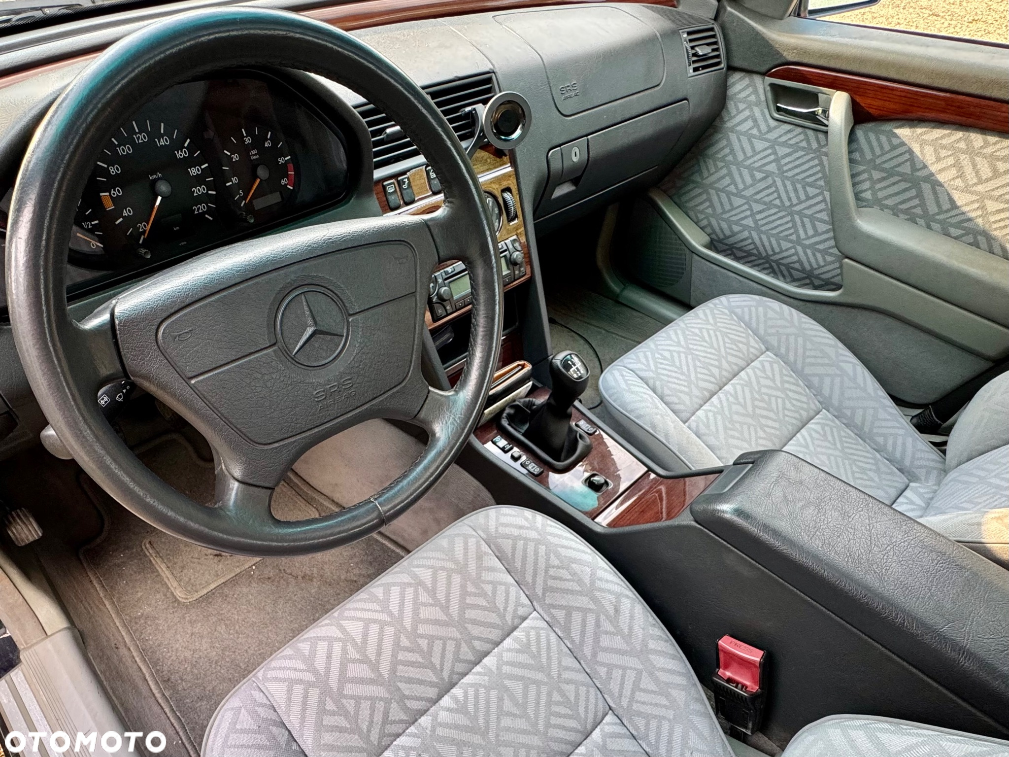Mercedes-Benz Klasa C 250 D Elegance - 15