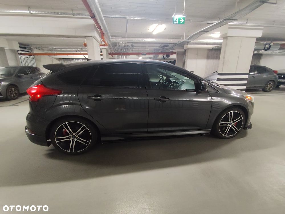 Ford Focus 2.0 EcoBoost ST - 9