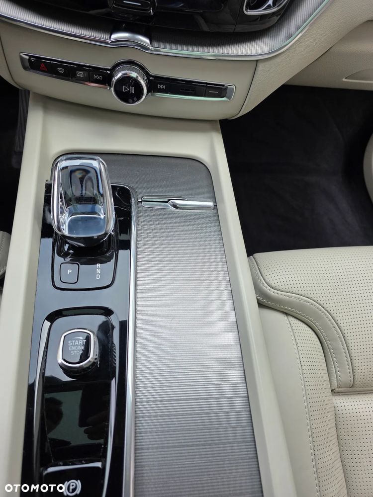 Volvo XC 60 T8 Plug-In Hybrid AWD Ultimate Bright - 19