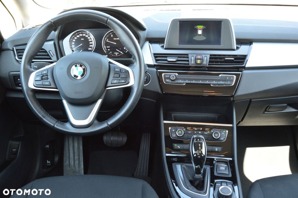 BMW Seria 2 218d - 16