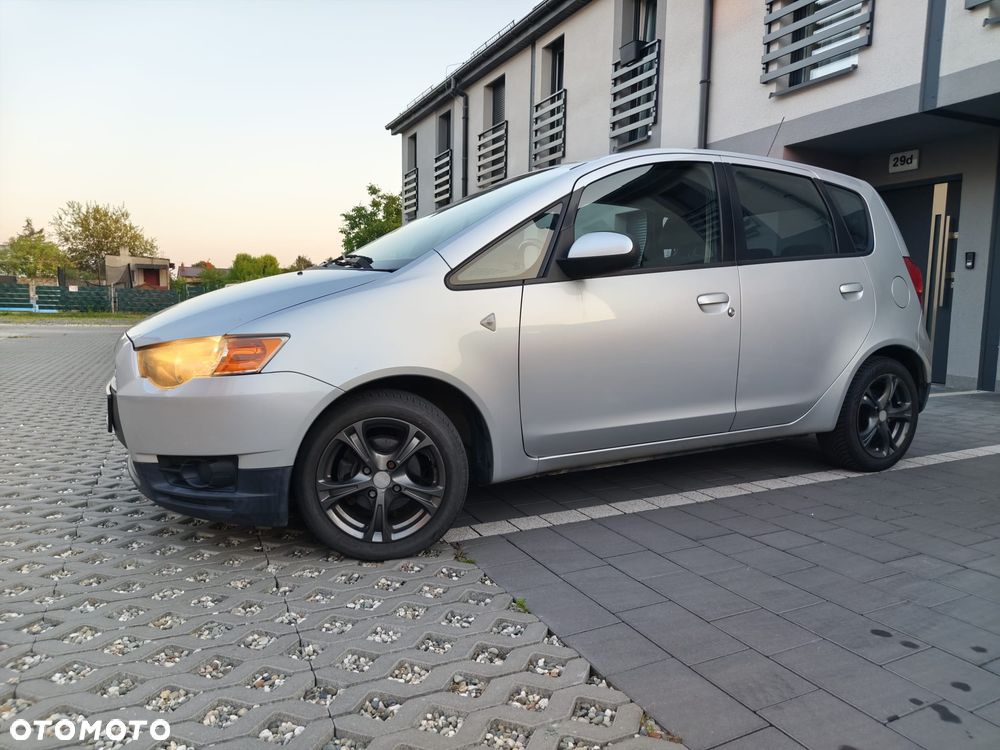 Mitsubishi Colt 1.3 Invite Edition Gold - 2