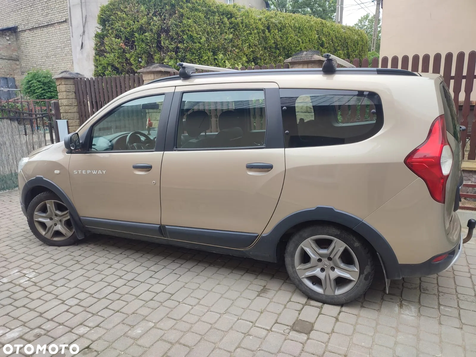 Dacia Lodgy 1.6 SCe Stepway S&S - 3