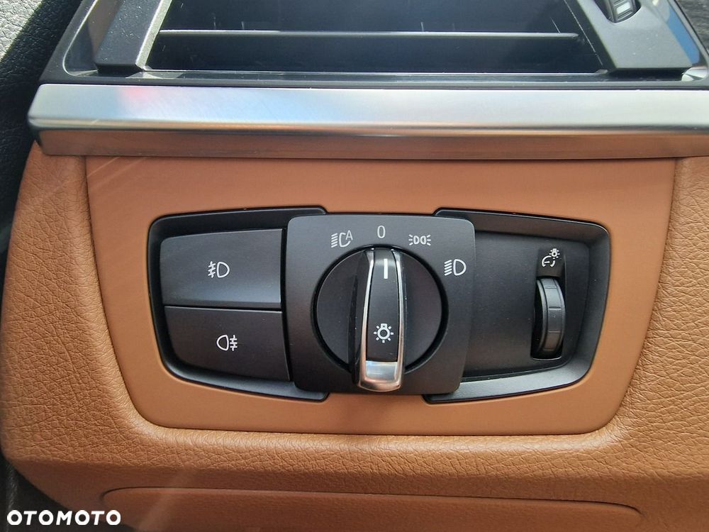 BMW Seria 3 318d Luxury Line - 36