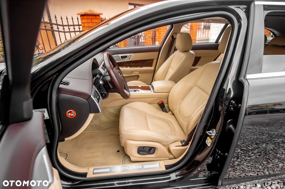 Jaguar XF 3.0 V6 S - 18