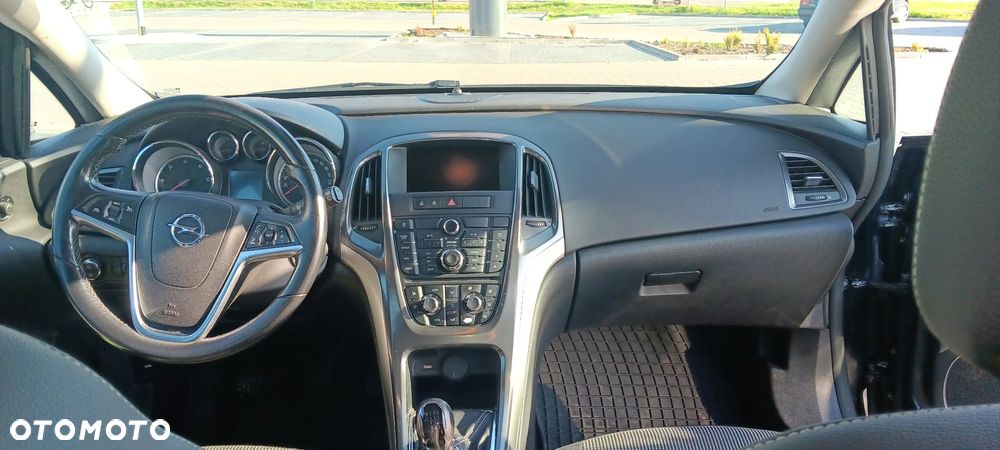 Opel Astra J 2011 photo 2