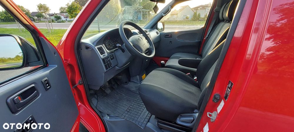 Toyota HIACE - 7