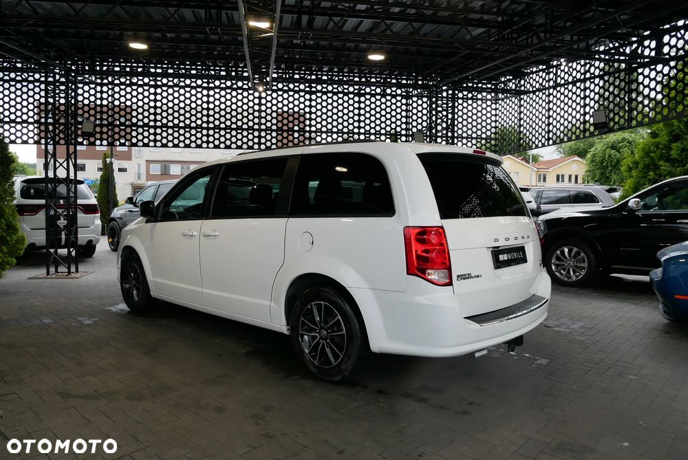 Dodge Grand Caravan - 4