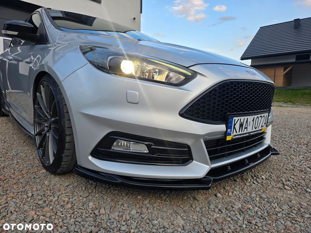 Ford Focus 2.0 EcoBoost ST mit Leder-Sport-Paket - 11