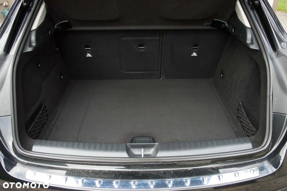 Mercedes-Benz GLA 180 UrbanStyle Edition - 38