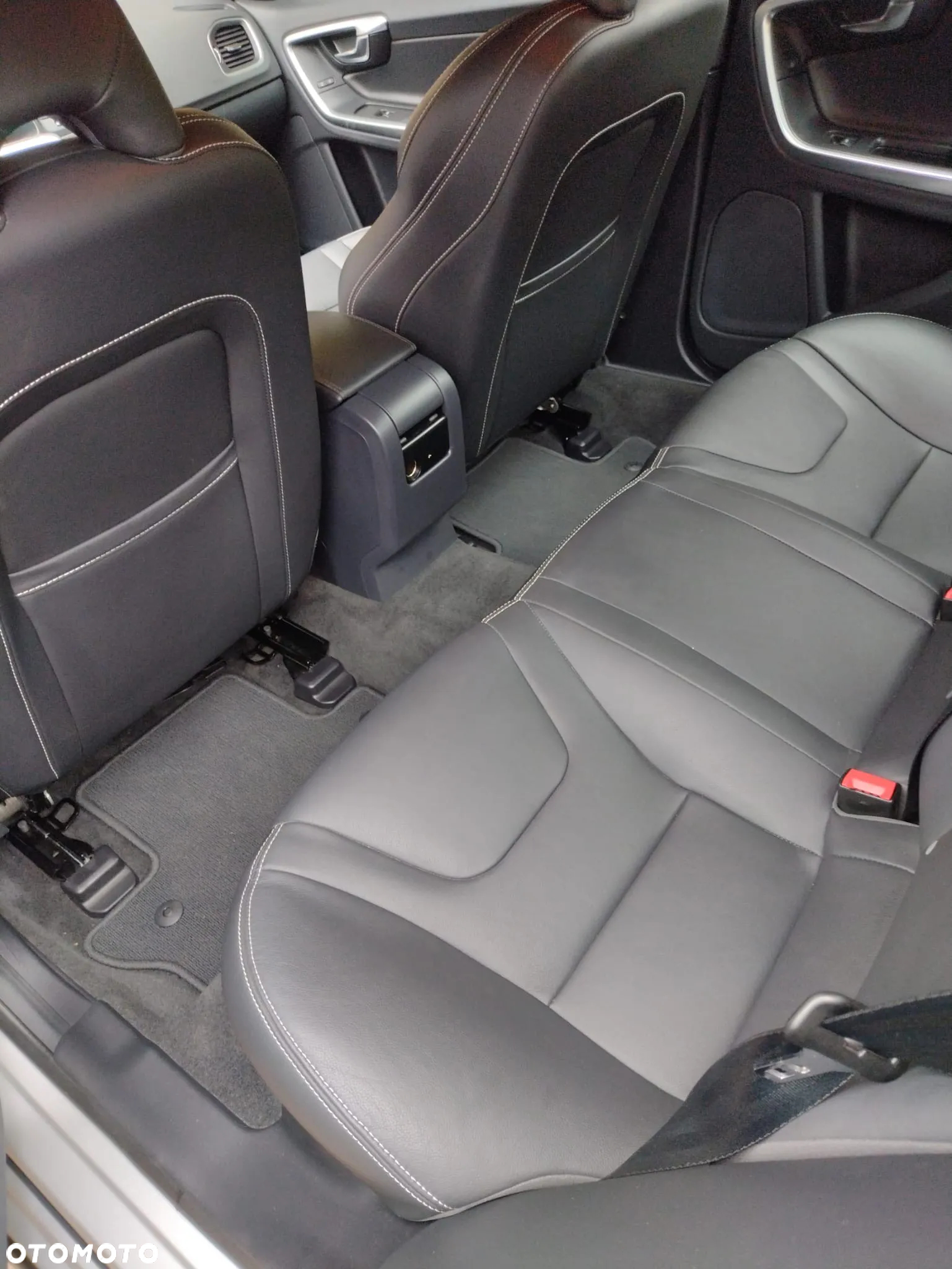 Volvo S60 D2 Drive-E Momentum - 9