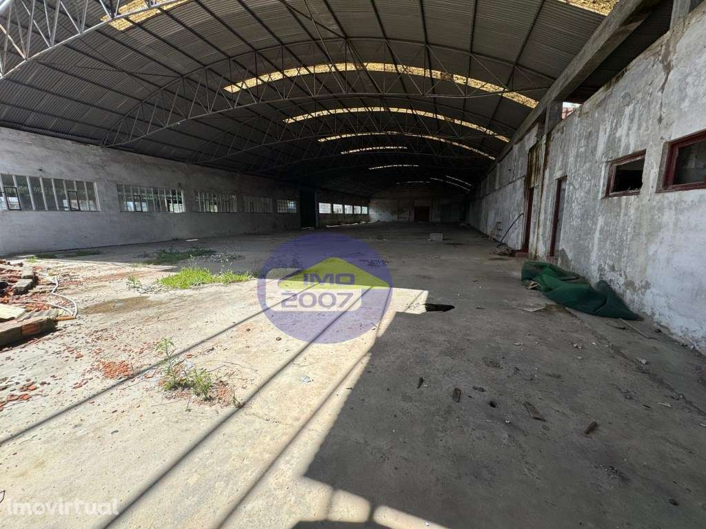 Armazém em Santa Maria de Lamas - Grande imagem: 2/21