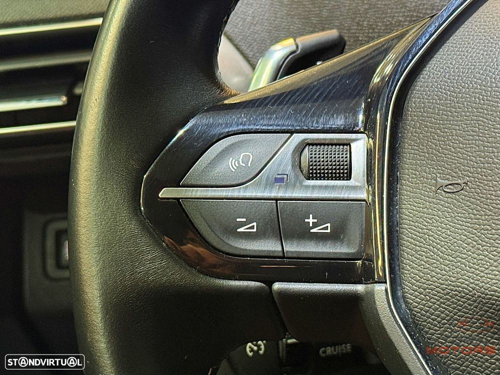 Peugeot 3008 1.6 Hybrid Allure e-EAT8 - 23