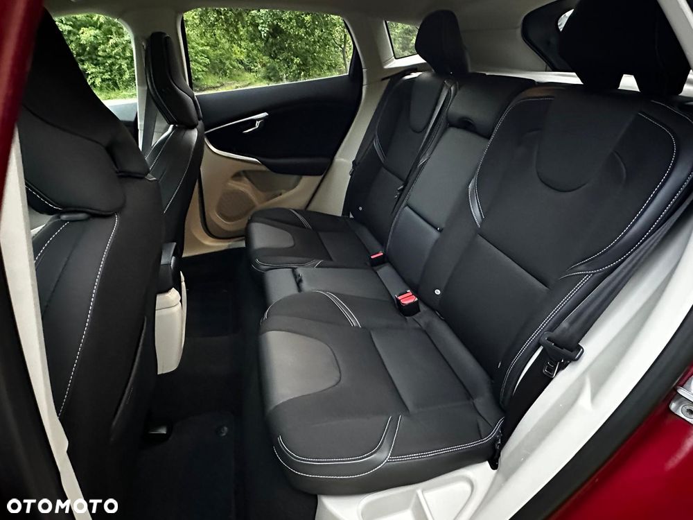 Volvo V40 D3 Geartronic Summum - 25