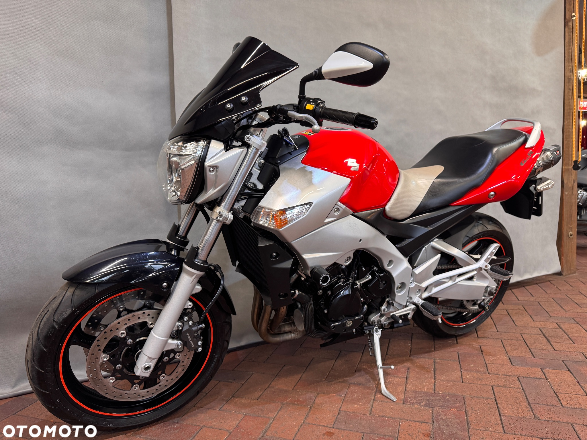 Suzuki GSR - 5