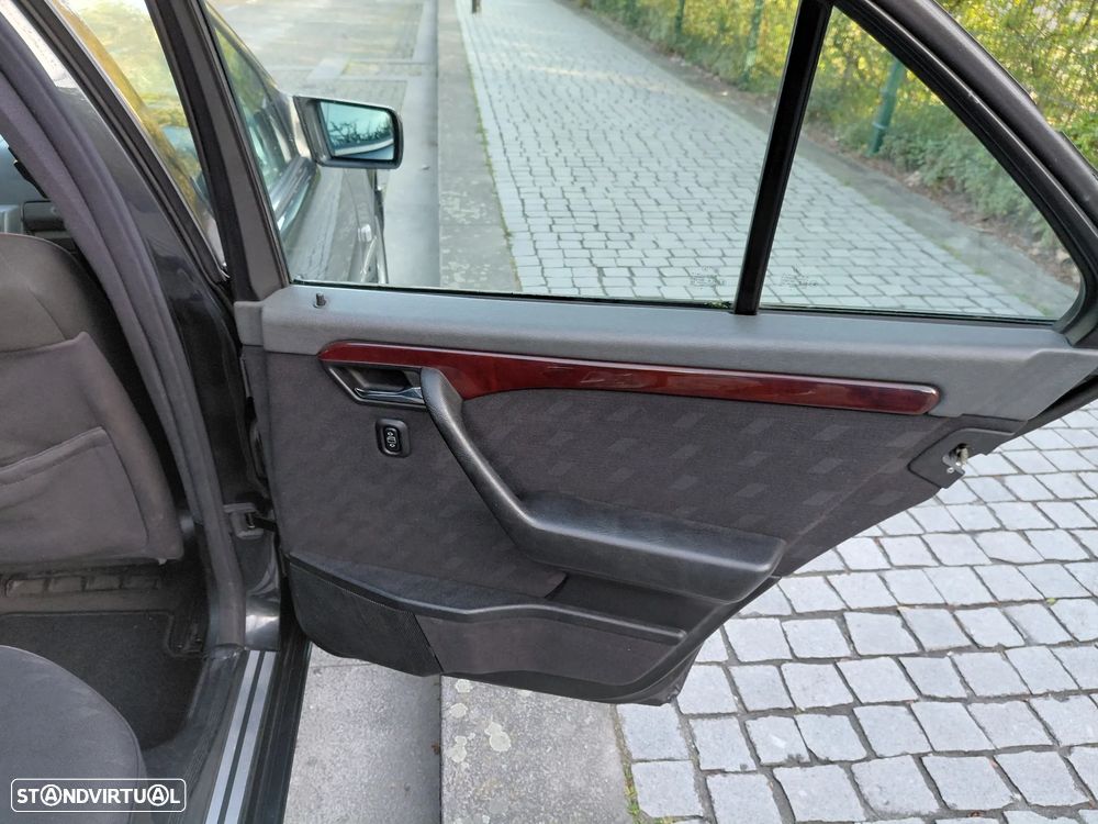 Mercedes-Benz C 200 D Elegance - 24