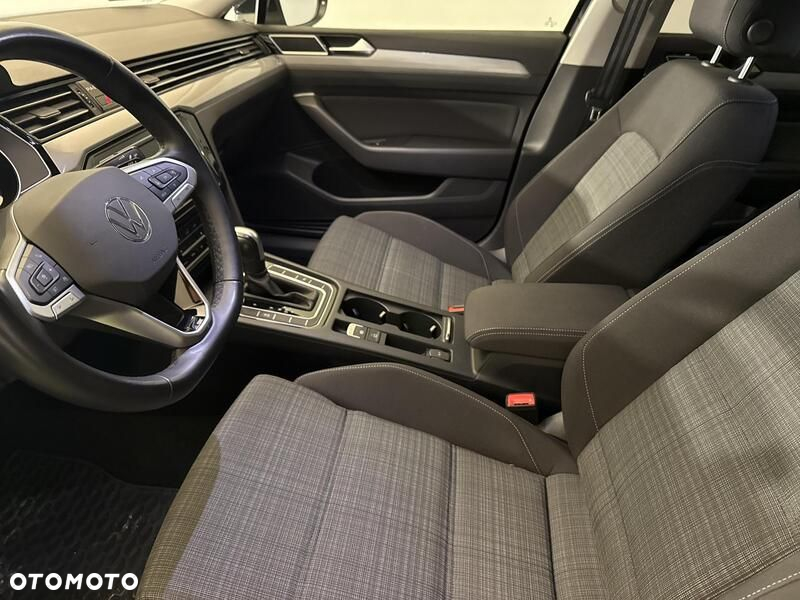 Volkswagen Passat - 11