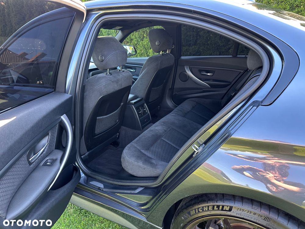 BMW Seria 3 328i Sport-Aut Sport Line - 33