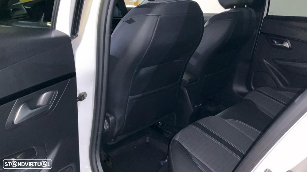 Peugeot e-208 50 kWh Allure - 16