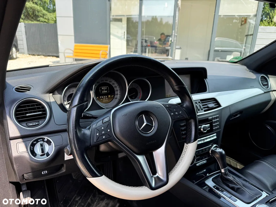 Mercedes-Benz Klasa C 300 T CDI 4Matic 7G-TRONIC Avantgarde Edition - 20