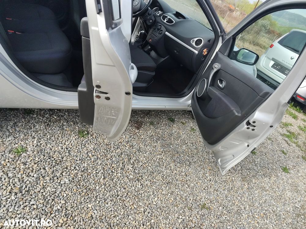 Renault Clio III 1.4 16V Privilege - 12
