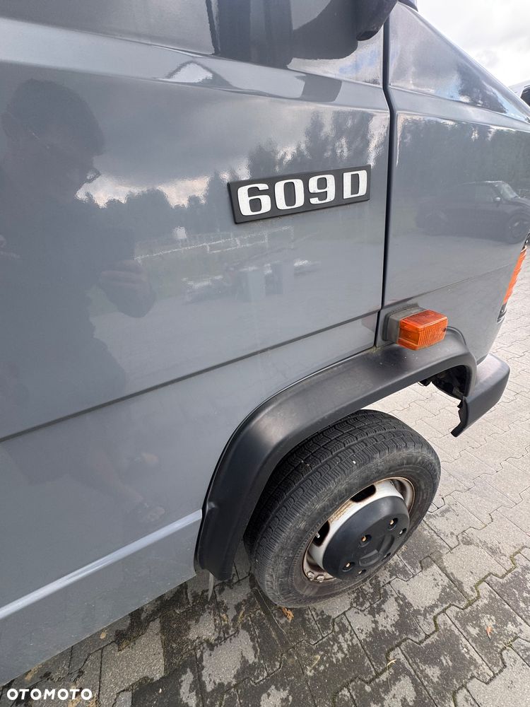 Mercedes-Benz D609 - 11