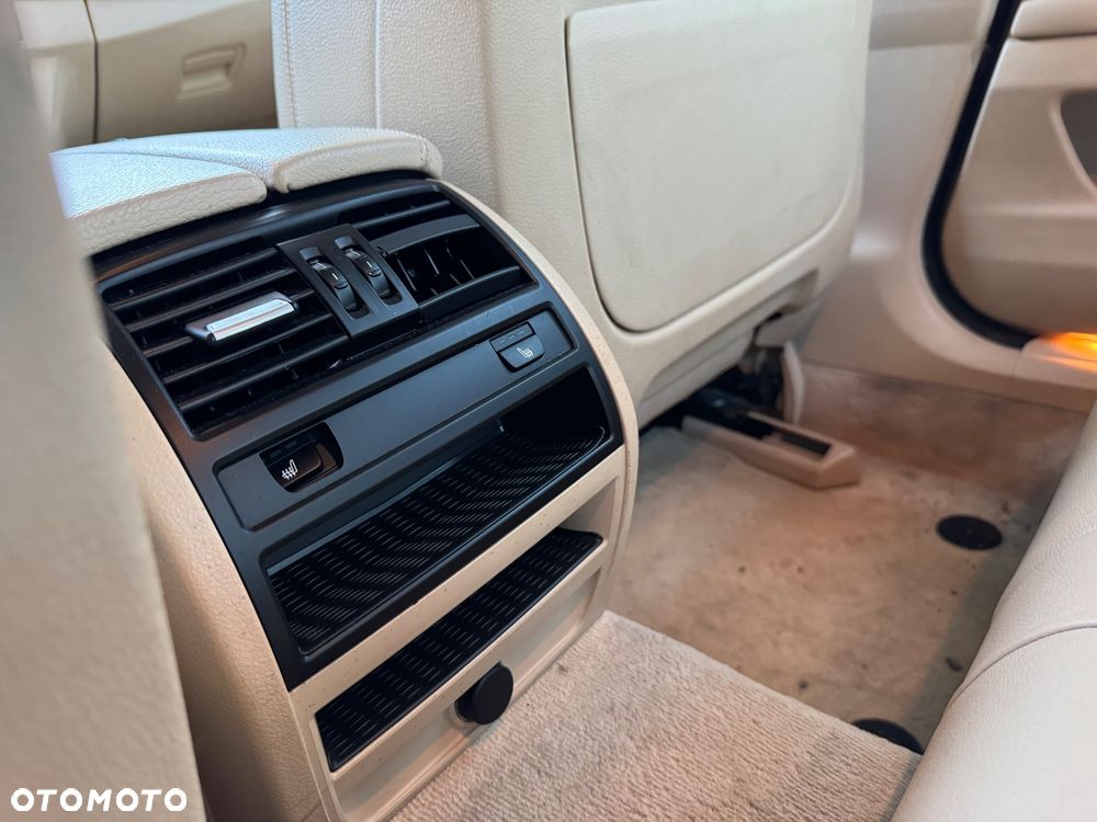 BMW Seria 5 528i xDrive Luxury Line - 12