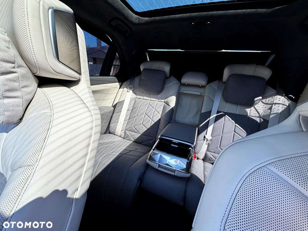 BMW Seria 7 M760e PHEV xDrive sport - 26