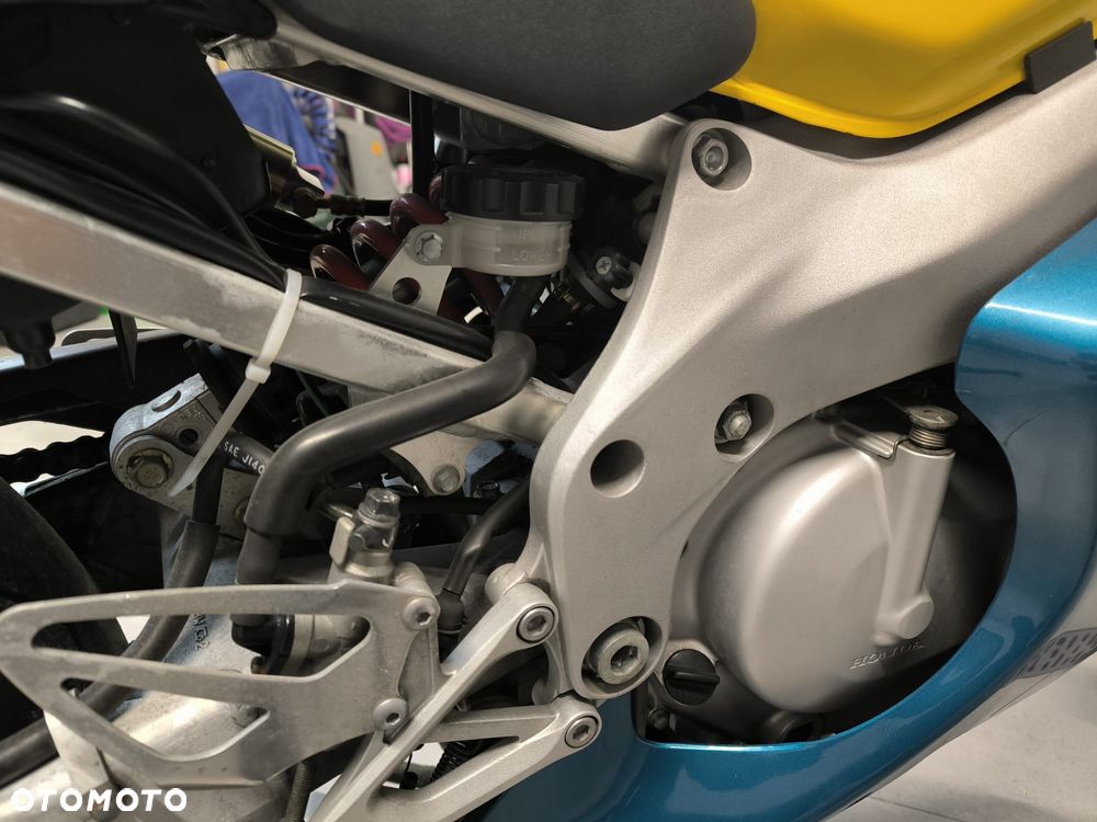 Honda CBR - 12