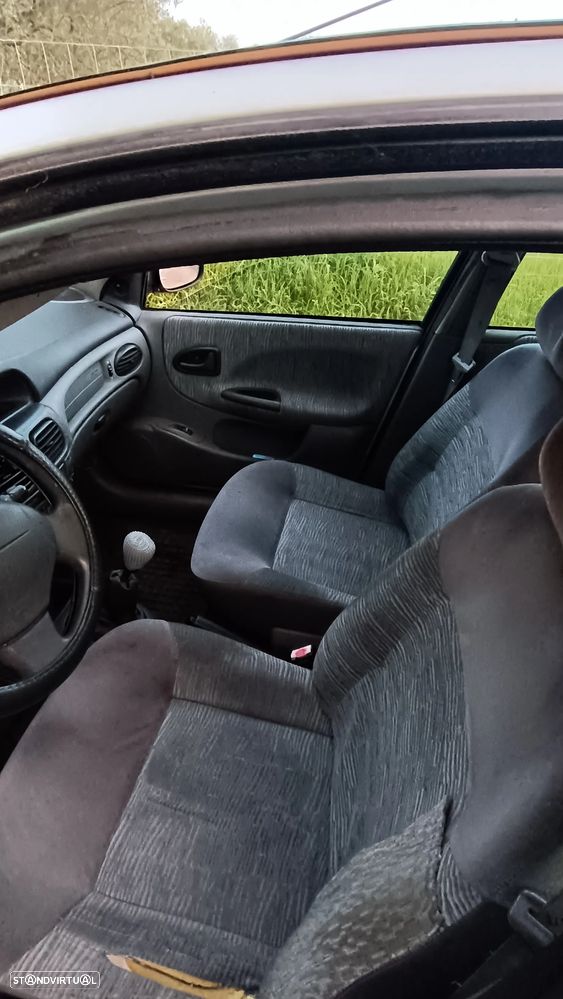 Renault Mégane 1.4 16V RTE - 6