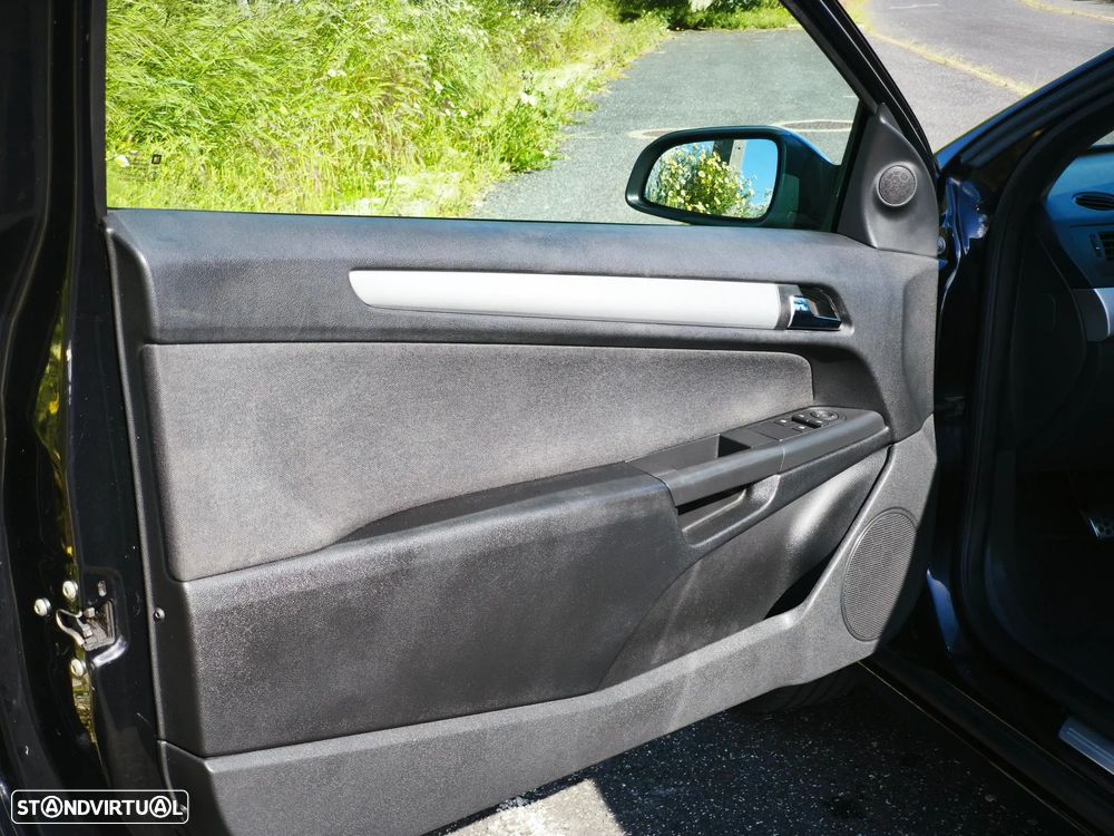 Opel Astra GTC 1.3 CDTI - 44