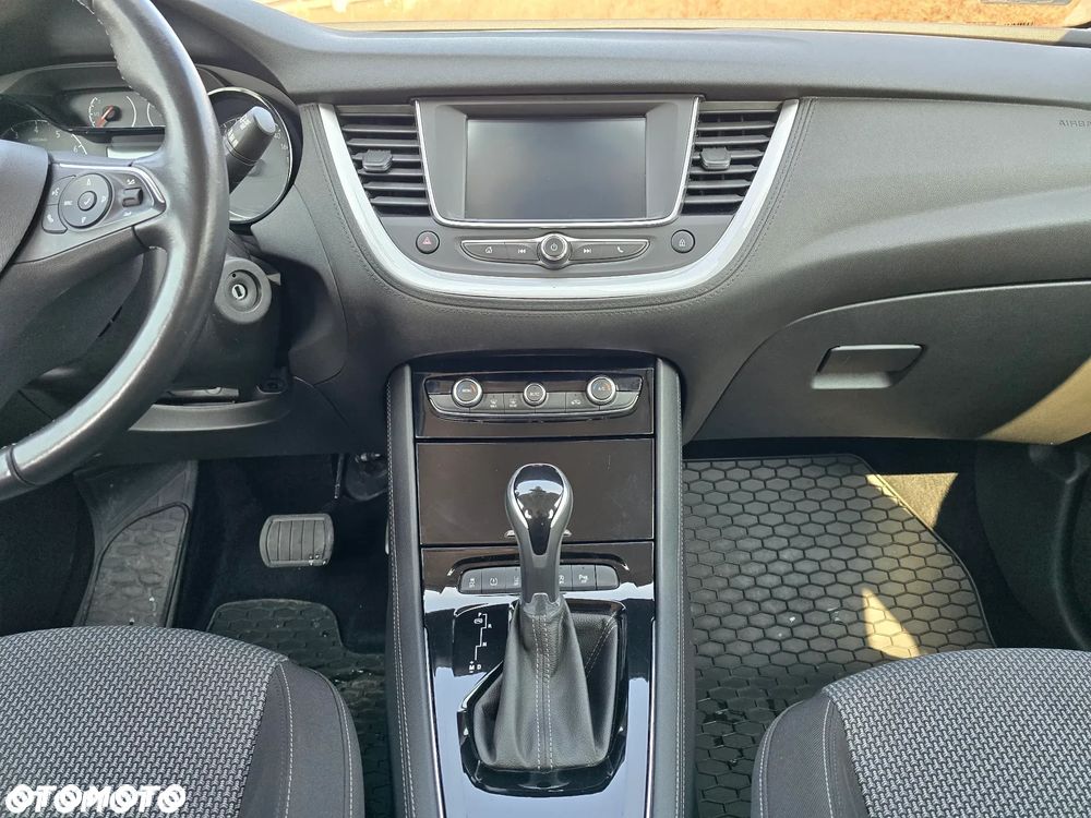 Opel Grandland X 1.2 T Enjoy S&S - 11